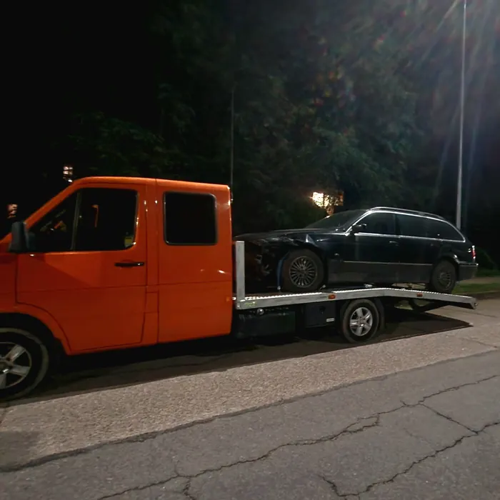 Naktinis tralo iškvietimas – automobilis pakrautas Vilniuje
